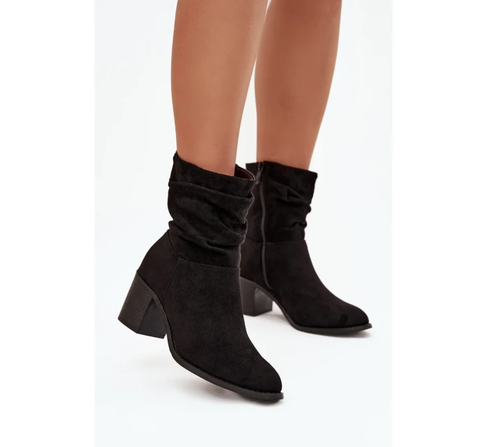 Dámské kotníkové boty s řasením na sloupkovém podpatku S.Barski – černé Dámské kotníkové boty s řasením na sloupkovém podpatku S.Barski – černé