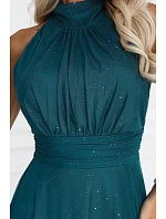 – dlouhé šaty s detailem a střihem – zelené model 22297218 - numoco basic – dlouhé šaty s detailem a střihem – zelené model 22297218 - numoco basic