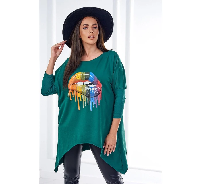 Oversize halenka s potiskem model 21752952 rtů tmavě zelená - K-Fashion Oversize halenka s potiskem model 21752952 rtů tmavě zelená - K-Fashion