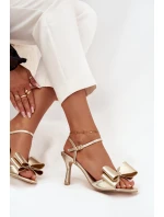 Sandály na podpatku s mašlí zlaté model 21709782 - Boto Sandály na podpatku s mašlí zlaté model 21709782 - Boto