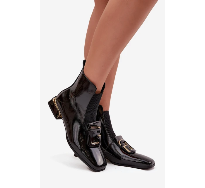Kožené lakované dámské kotníkové boty na nízkém podpatku s ozdobou model 21715514 Černé - D&A