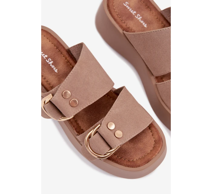 Dámské nazouváky s zlatými sponami tmavě béžové model 22038462 - Boto