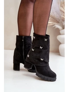 Zdobené boty s ohrnutým svrškem na podpatku černé model 21679301 - Boto