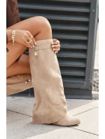 Dámské kozačky na platformě s páskem a stříbrným detailem béžové Korivelle Dámské kozačky na platformě s páskem a stříbrným detailem béžové Korivelle