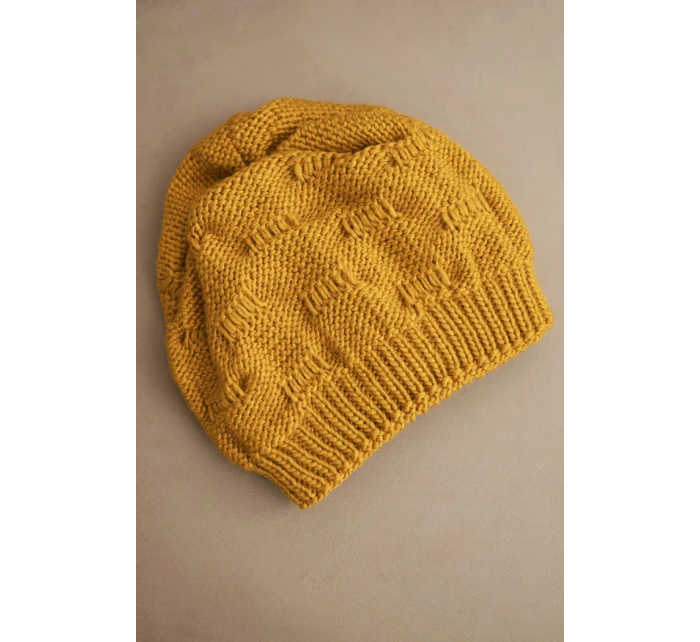 Dámská zimní čepice z vlny s ozdobným pletením K451 hořčicová