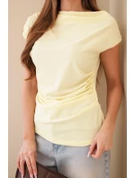 Dámská žebrovaná halenka z viskózy s výstřihem do vody a nařasením žlutá