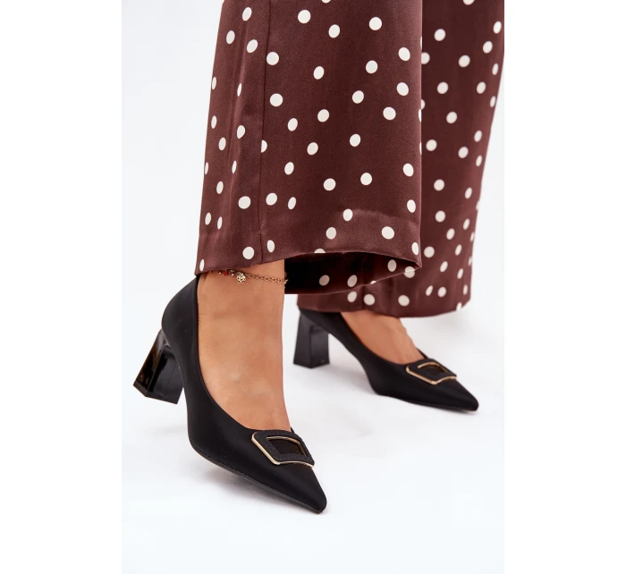 Lodičky na podpatku s ozdobnou sponou černé model 21704536 - Boto