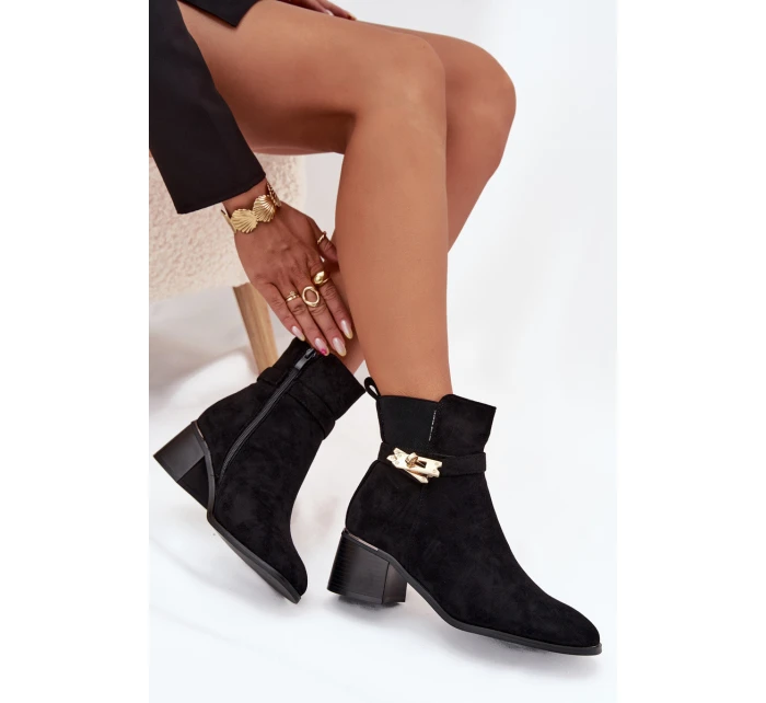 Zateplené dámské boty se zlatou ozdobou na podpatku černé model 21707037 - Boto