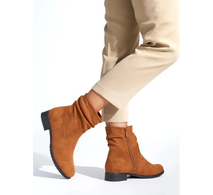 Originální dámské hnědé kotníčkové boty na plochém podpatku Originální dámské hnědé kotníčkové boty na plochém podpatku