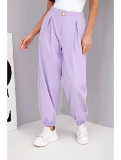 Dámské bavlněné kalhoty s vysokým pasem a ozdobným knoflíkem světle fialové