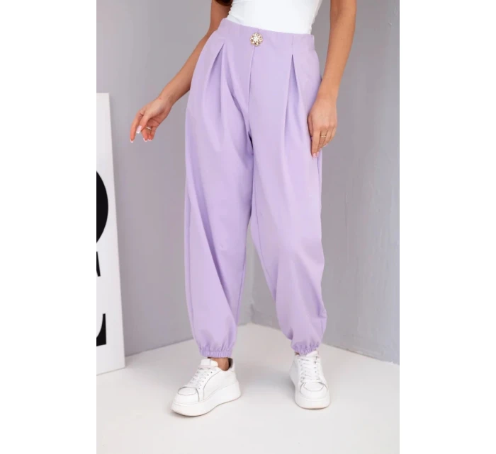 Dámské bavlněné kalhoty s vysokým pasem a ozdobným knoflíkem světle fialové
