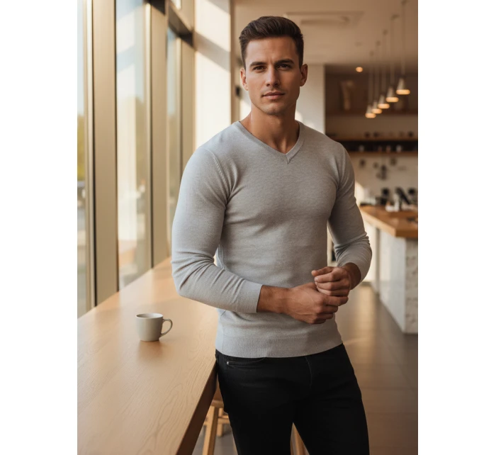 Pánský světle šedý svetr s výstřihem Dstreet model 21979980 - FashionStreet Pánský světle šedý svetr s výstřihem Dstreet model 21979980 - FashionStreet