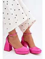 Sandály na podpatku s povrchem model 22107135 - Boto