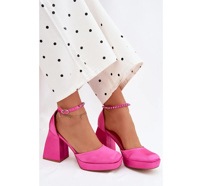 Sandály na podpatku s povrchem model 22107135 - Boto