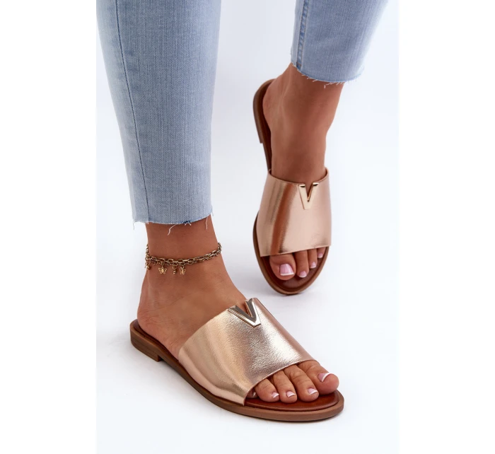 Dámské sandály z ekokože na ploché podrážce zlaté Maliha Dámské sandály z ekokože na ploché podrážce zlaté Maliha