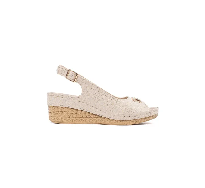 Krásné dámské  sandály hnědé na klínku