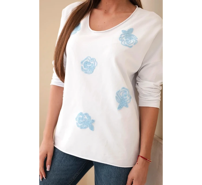 Dámská bavlněná blůza s květinami a V výstřihem model 21890114 - K-Fashion
