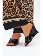 Lakované Dámské Pantofle Na Klínu Černé model 21688970 - Boto