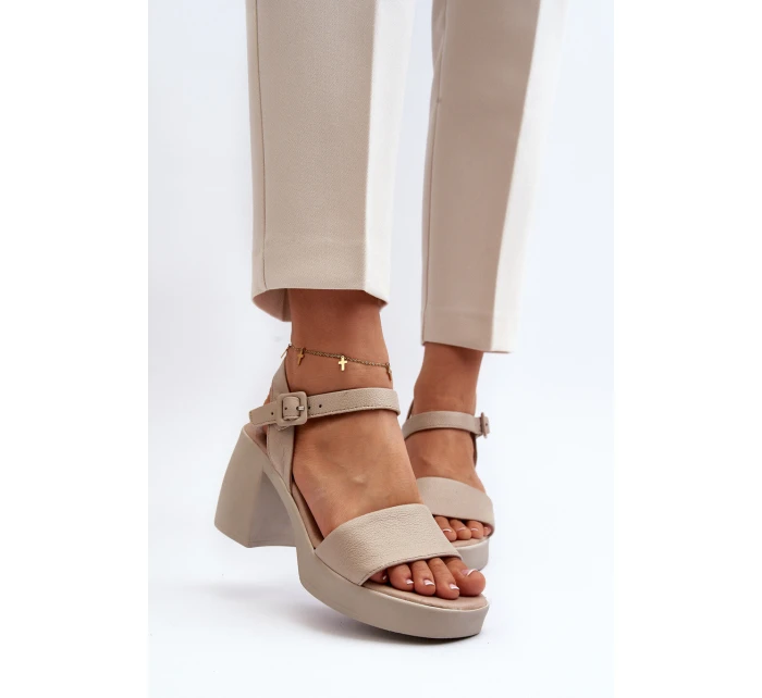 model 21647980 Dámské kožené sandály na podpatku Beige - Zazoo model 21647980 Dámské kožené sandály na podpatku Beige - Zazoo