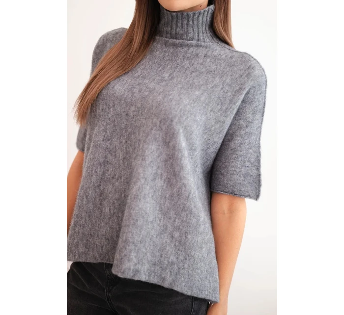 Dámský svetr s krátkým rukávem volného střihu šedý