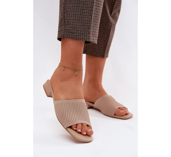 Materiálové dámské pantofle na plochém podpatku tmavě béžové model 22122687 - Boto