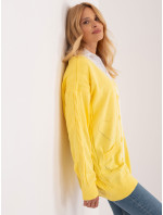 Žlutý pletený dámský svetr s kabely