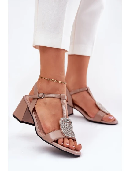 Kožené Lakované Dámské Sandály Na Podpatku S Ozdobou model 21695186 Béžové - VINCEZA Kožené Lakované Dámské Sandály Na Podpatku S Ozdobou model 21695186 Béžové - VINCEZA
