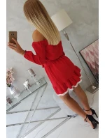 Šaty s odhalenými rameny a krajkou červené barvy Šaty s odhalenými rameny a krajkou červené barvy