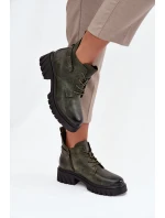 Nízké zateplené dámské boty na klínku s ozdobným páskem tmavě zelené model 21712781 - Boto