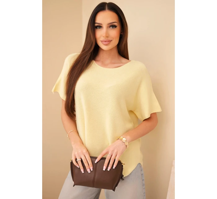 Dámský svetr s krátkým rukávem volného střihu žlutý