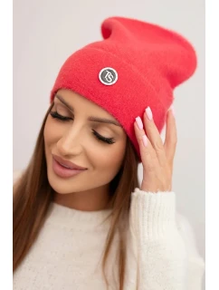 Dámská čepice měkká z huňaté pleteniny s ozdobnou model 21480725 malinová - K-Fashion