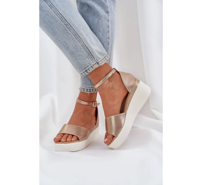 Lehké Sandály Na Platformě A Klínu Zlaté model 21684669 - Boto Lehké Sandály Na Platformě A Klínu Zlaté model 21684669 - Boto