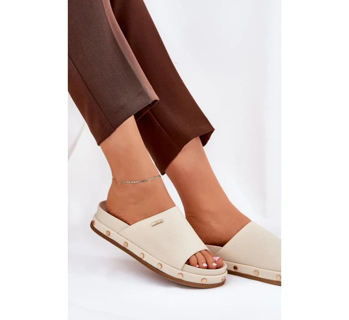 Dámské pantofle na platformě s cvočky Big Star – béžové Dámské pantofle na platformě s cvočky Big Star – béžové