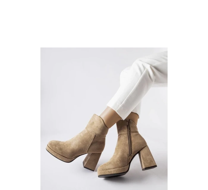 Boty na podpatku model 205870 Solea Boty na podpatku model 205870 Solea