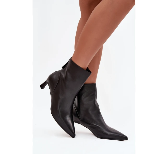 Dámské kotníkové boty z přírodní kůže na podpatku D&A model 21713638 Černé - S.Barski Dámské kotníkové boty z přírodní kůže na podpatku D&A model 21713638 Černé - S.Barski