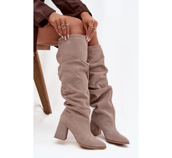 Dámské zmačkané kozačky na podpatku 4228 Béžová - Zazoo Dámské zmačkané kozačky na podpatku 4228 Béžová - Zazoo