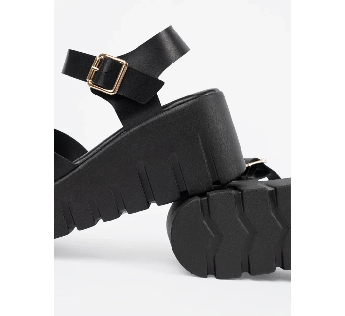 Trendy dámské černé  sandály platforma