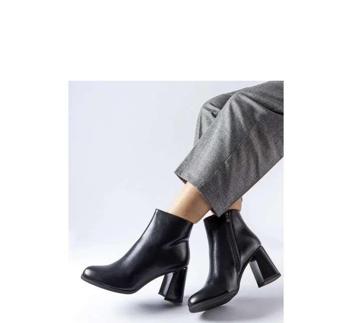 Boty na podpatku model 205849 Solea Boty na podpatku model 205849 Solea