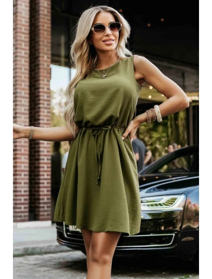 model 21335538 VICTORIA Trapézové šaty bez rukávů se zavazováním v pase khaki barva - numoco model 21335538 VICTORIA Trapézové šaty bez rukávů se zavazováním v pase khaki barva - numoco