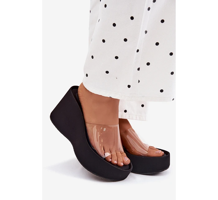 Dámské sandály na platformě s páskem Černé model 22107268 - Boto Dámské sandály na platformě s páskem Černé model 22107268 - Boto