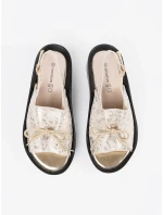 Výborné Jasnobeżowy dámské  sandály na klínku