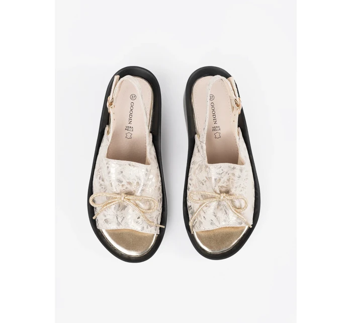 Výborné Jasnobeżowy dámské  sandály na klínku