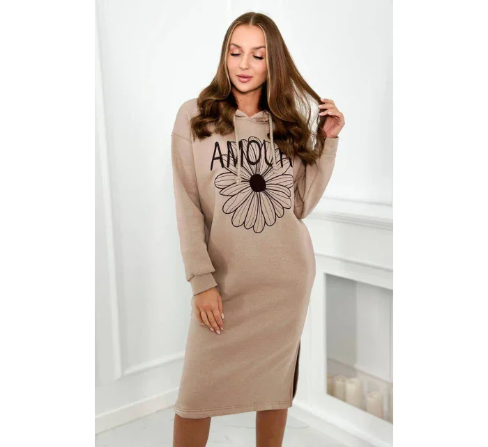 Dlouhé izolované šaty s výšivkou tmavě béžová