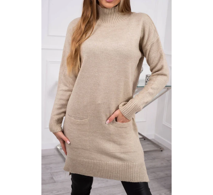 Stojící svetr béžový