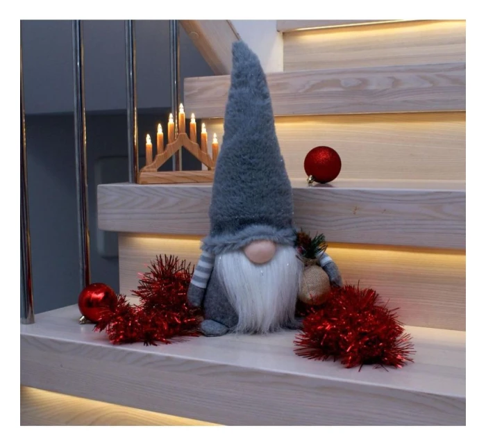 DEKORATIVNÍ PLYŠOVÝ TRPASLÍK LED 38CM ŠEDÝ