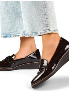 Dámské lakované polobotky na podpatku černé 24-58266B