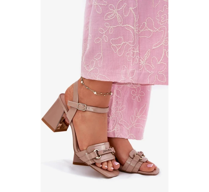 Dámské lakované kožené sandály na sloupku - béžové Mevonelle Dámské lakované kožené sandály na sloupku - béžové Mevonelle