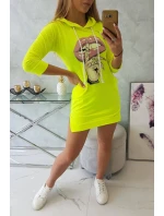 Šaty s delšími zády a barevným neonovým potiskem Šaty s delšími zády a barevným neonovým potiskem