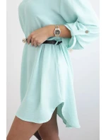 Šaty s delšími zády a pásem světle mátová
