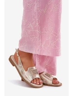 Elegantní Dámské Sandály Na Plochém Podpatku S Ozdobou model 21696674 Zlaté - S.Barski